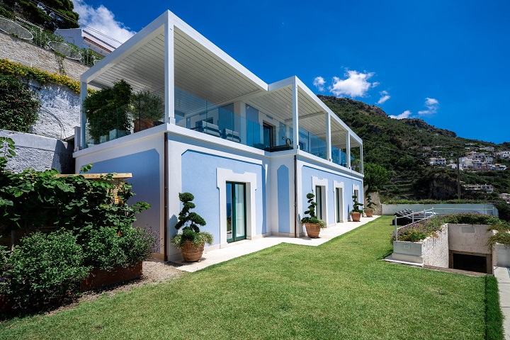Private Lawned Garden